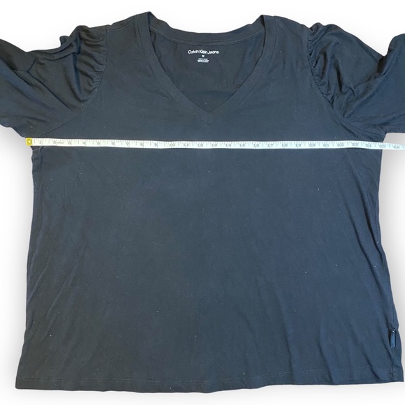 2for$25 Calvin Klein Jeans Black Puff Shoulder V-Neck T-shirt Plus Size 1X - Picture 4 of 10